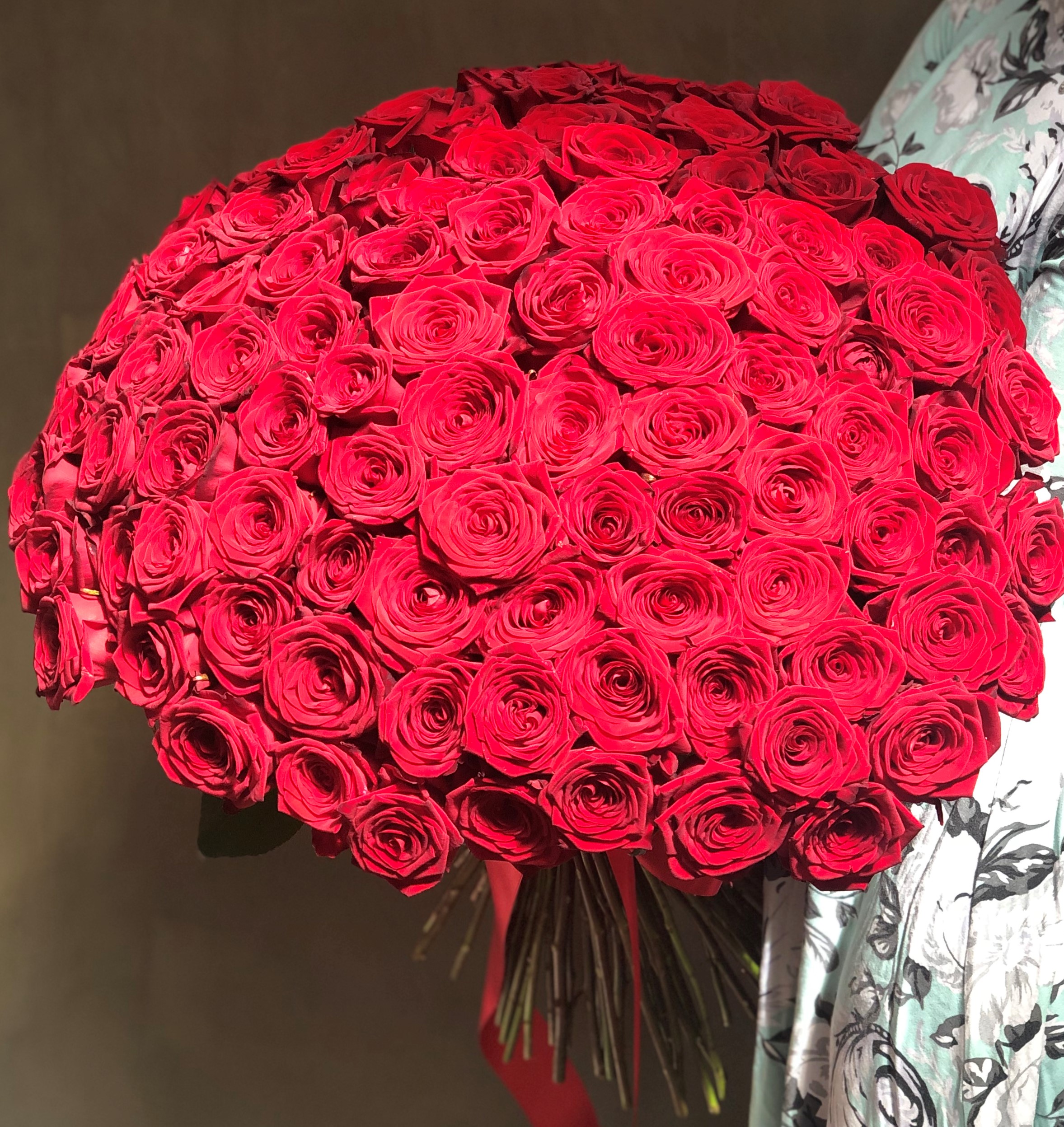 200 Naomi Red - Florabelle Luxury Flowers